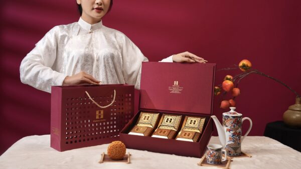 Bánh trung thu Madame Hương hộp Hàng Đào